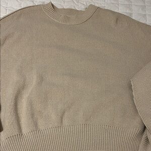 Grey Bandit Elegant Beige Crew Neck Sweater